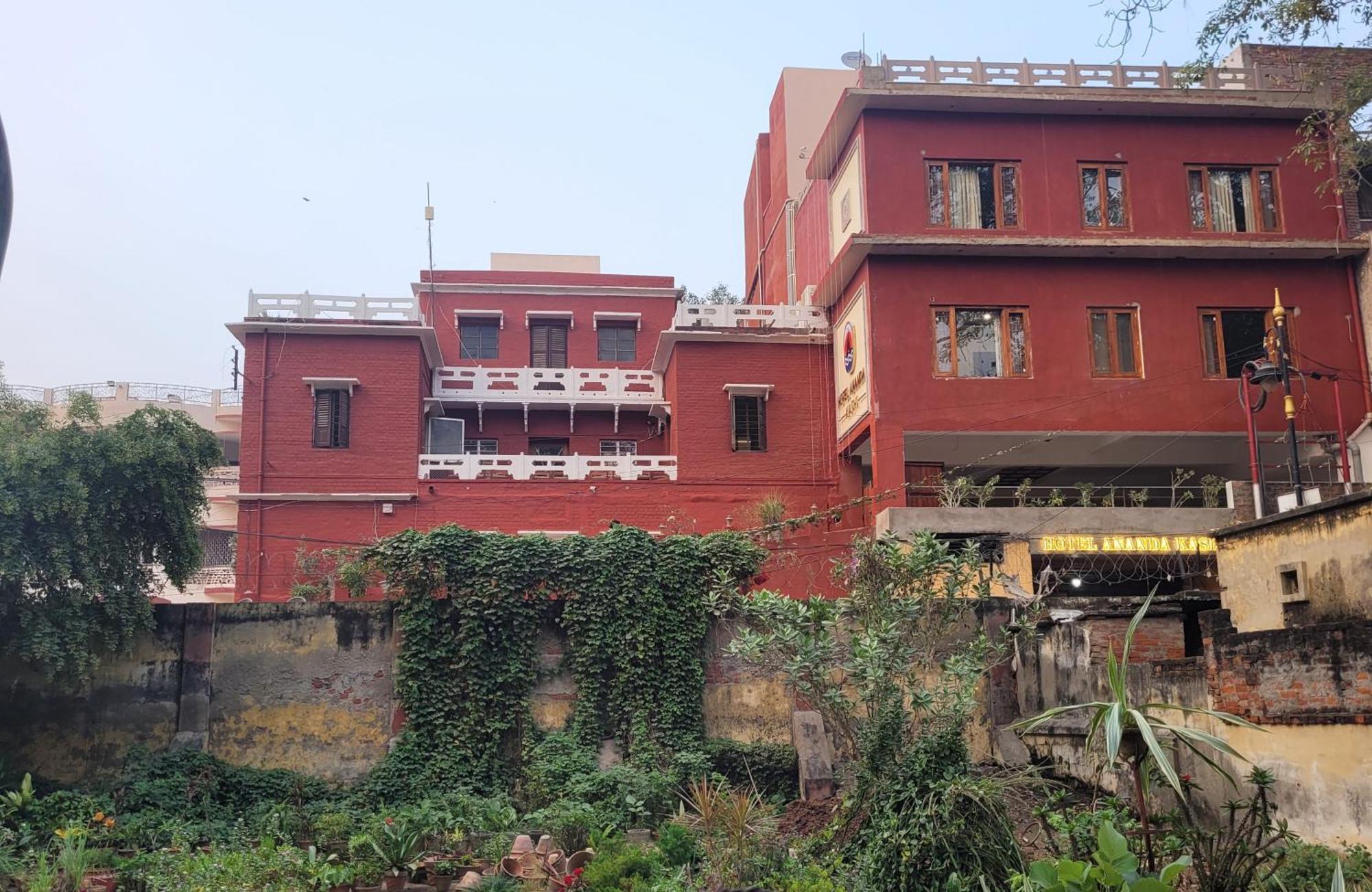 Hotel Ananda Kashi Varanasi Bagian luar foto